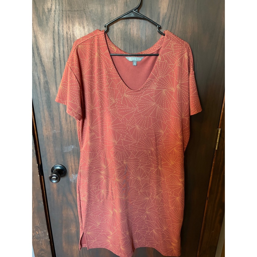 Title Nine Women Large Rust Orange Geometric Starburst Short Sleeve Dress